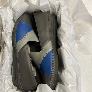 (FREE) Mushrooms slip ons